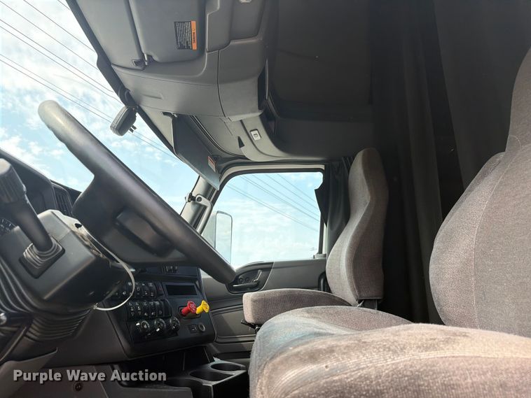 image for item YA4226 2022 International LT625 semi truck
