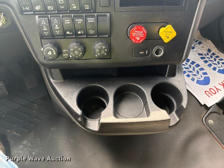 image for item YA4226 2022 International LT625 semi truck