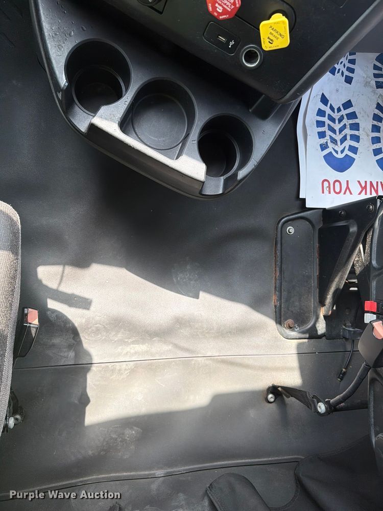 image for item YA4226 2022 International LT625 semi truck