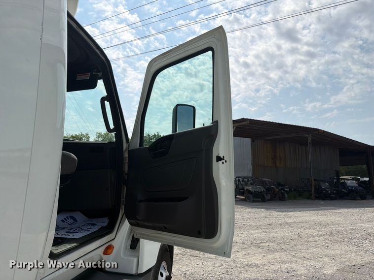 image for item YA4226 2022 International LT625 semi truck