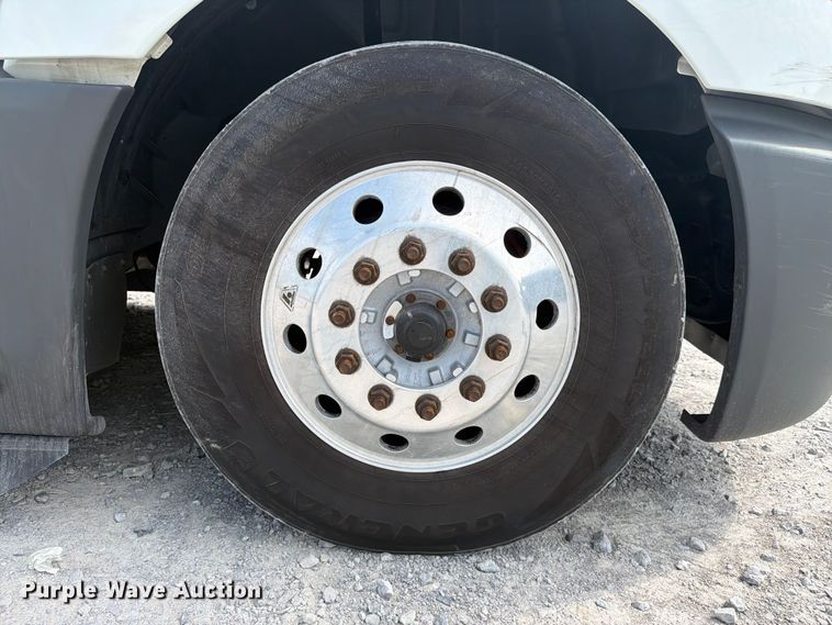 image for item YA4226 2022 International LT625 semi truck