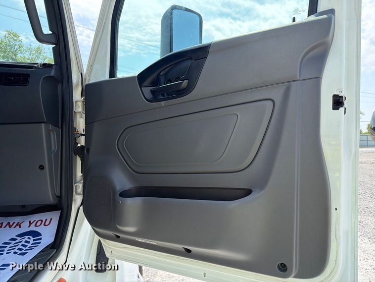 image for item YA4227 2022 International LT625 semi truck