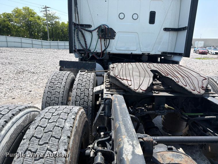 image for item YA4229 2022 International LT625 semi truck