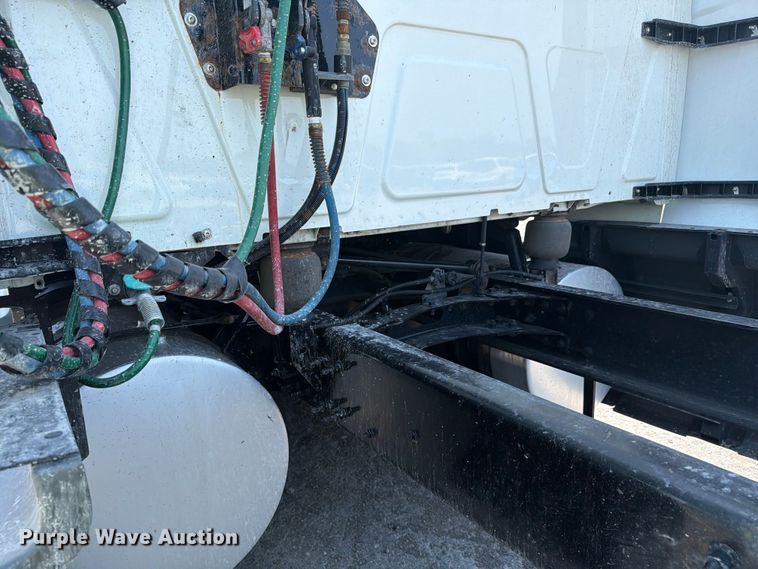 image for item YA4229 2022 International LT625 semi truck