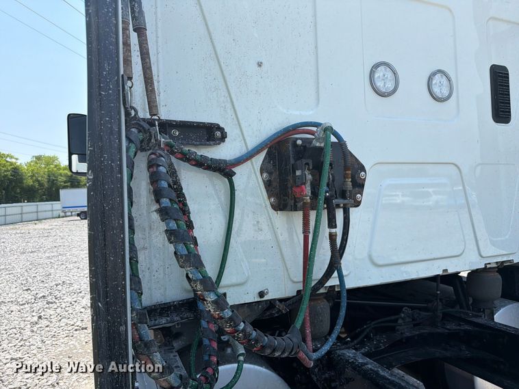 image for item YA4229 2022 International LT625 semi truck