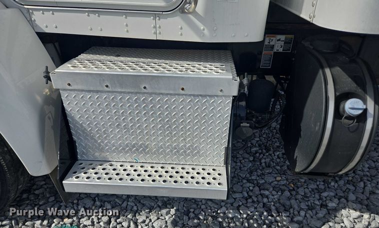 image for item YA6116 2020 Kenworth T370 box truck