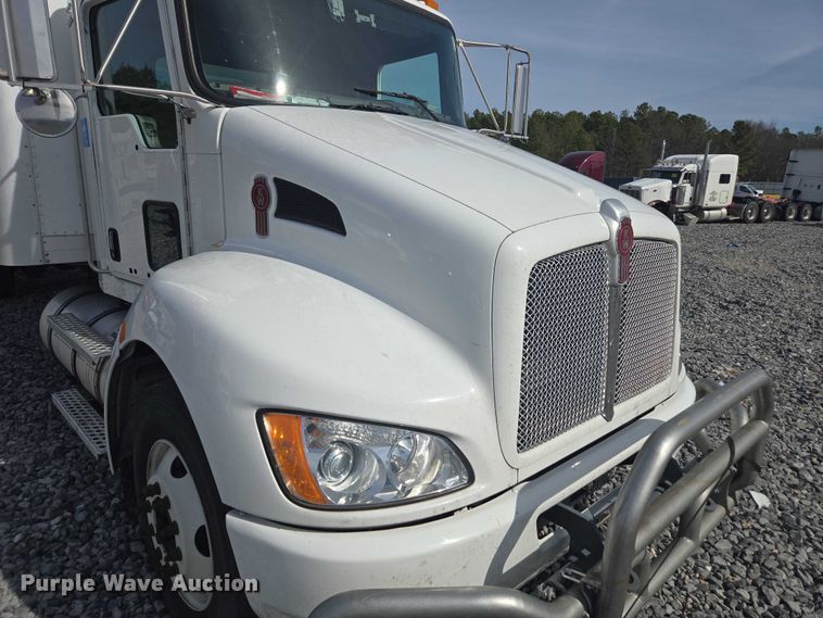 image for item YA6116 2020 Kenworth T370 box truck