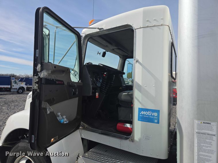 image for item YA6116 2020 Kenworth T370 box truck