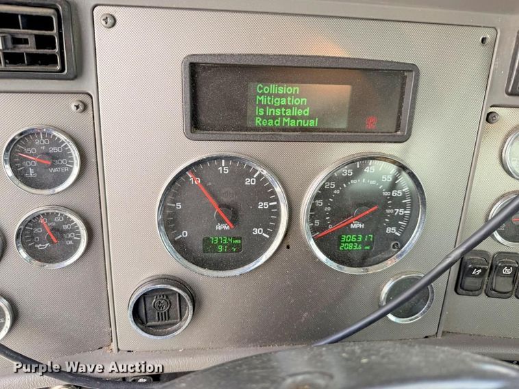 image for item YA6116 2020 Kenworth T370 box truck