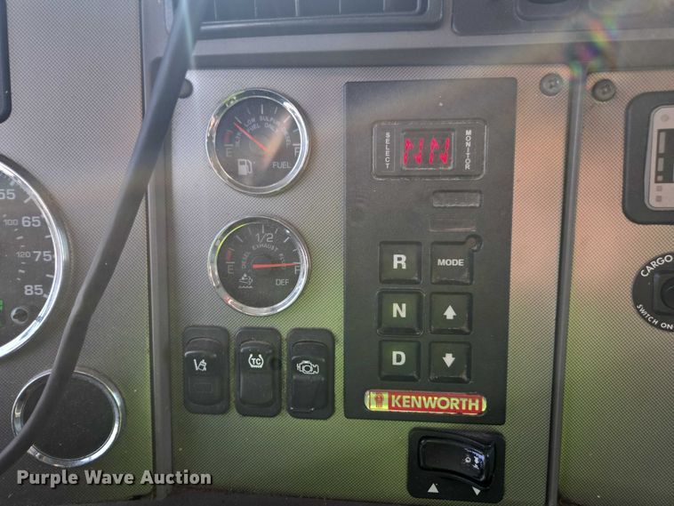 image for item YA6116 2020 Kenworth T370 box truck