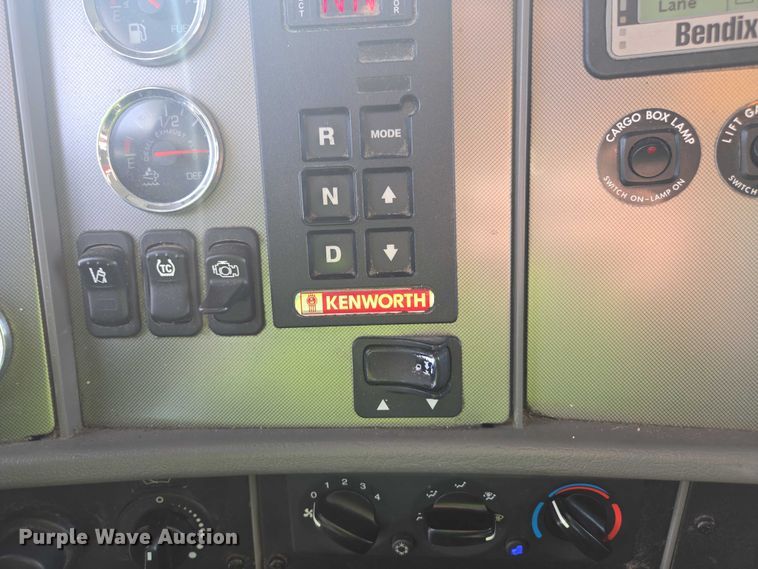 image for item YA6116 2020 Kenworth T370 box truck