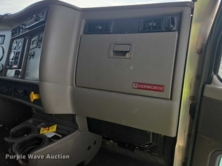image for item YA6116 2020 Kenworth T370 box truck