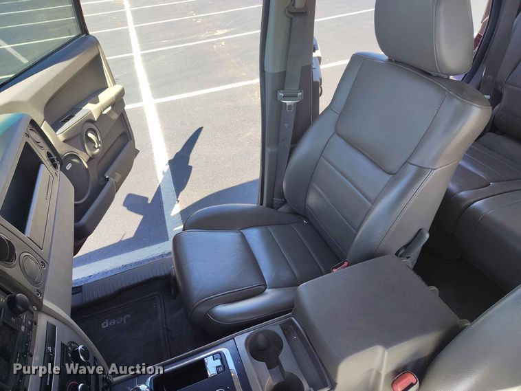 image for item BI9755 2007 Jeep Commander SUV