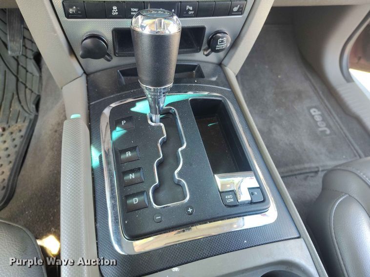 image for item BI9755 2007 Jeep Commander SUV