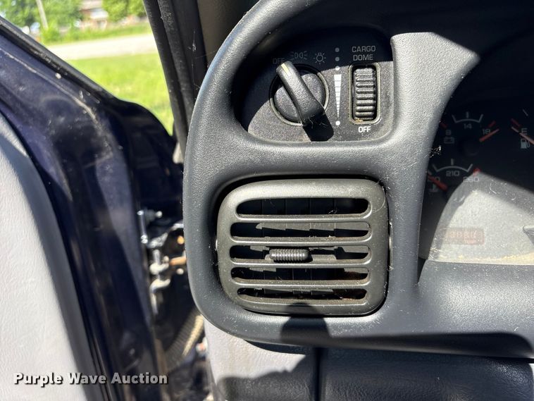 image for item DJ7873 1999 Dodge Ram 1500 pickup truck