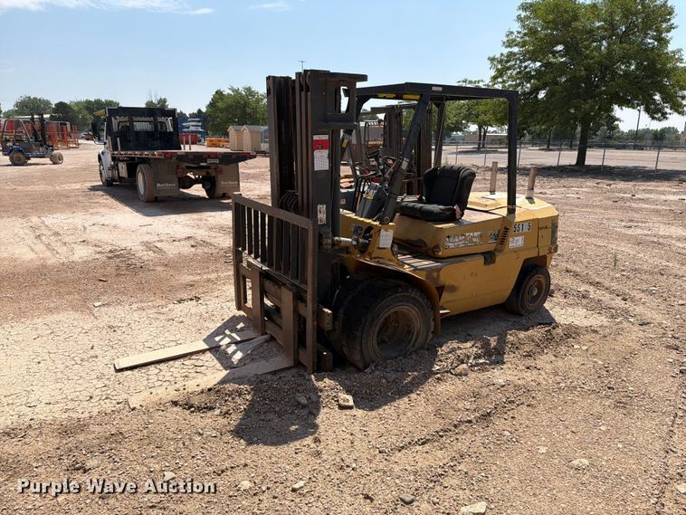 image for item DQ0085 Caterpillar DPL40 forklift