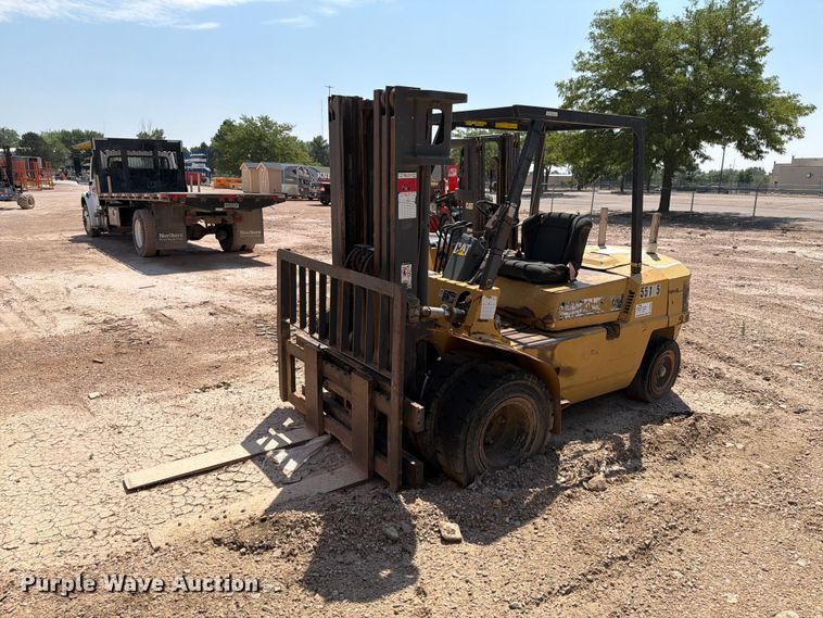 image for item DQ0085 Caterpillar DPL40 forklift