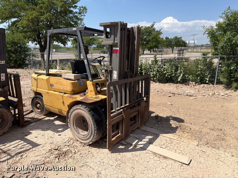 image for item DQ0085 Caterpillar DPL40 forklift