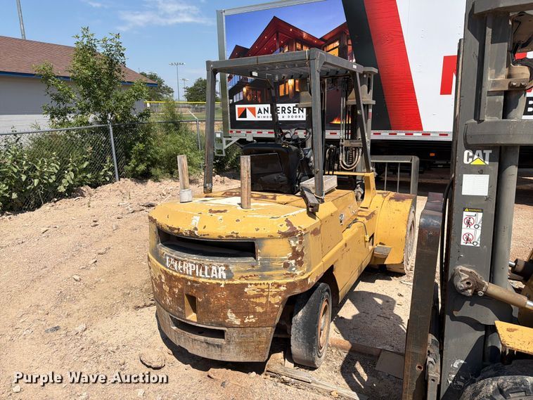 image for item DQ0085 Caterpillar DPL40 forklift