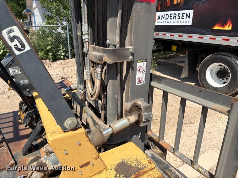 image for item DQ0085 Caterpillar DPL40 forklift