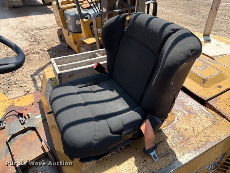 image for item DQ0085 Caterpillar DPL40 forklift