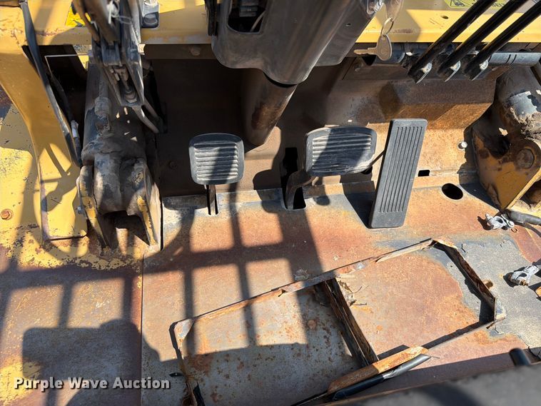 image for item DQ0085 Caterpillar DPL40 forklift