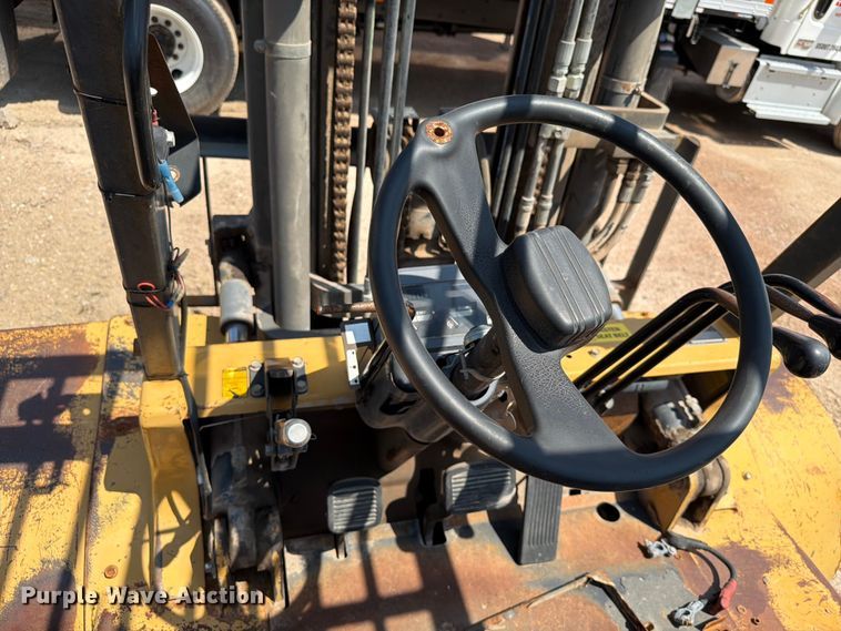 image for item DQ0085 Caterpillar DPL40 forklift