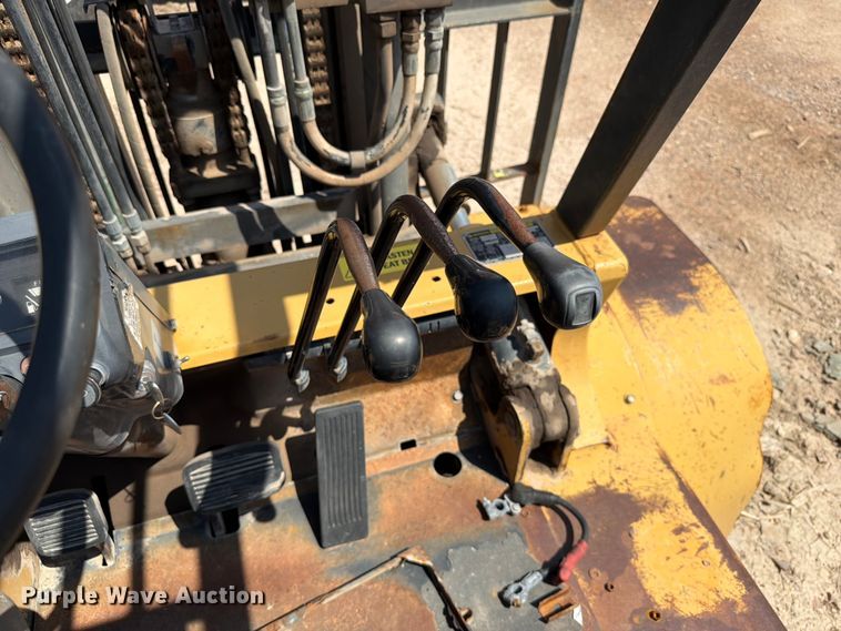 image for item DQ0085 Caterpillar DPL40 forklift