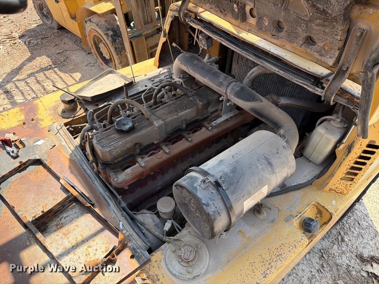 image for item DQ0085 Caterpillar DPL40 forklift
