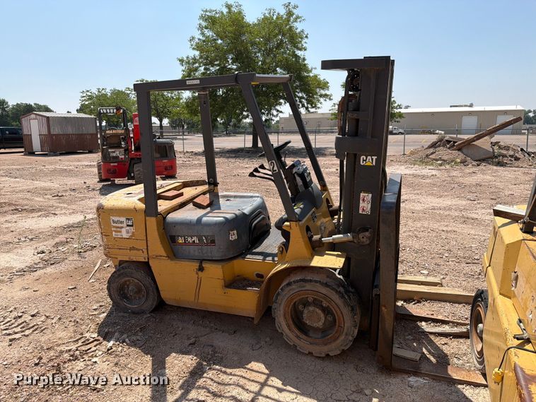 image for item DQ0085 Caterpillar DPL40 forklift
