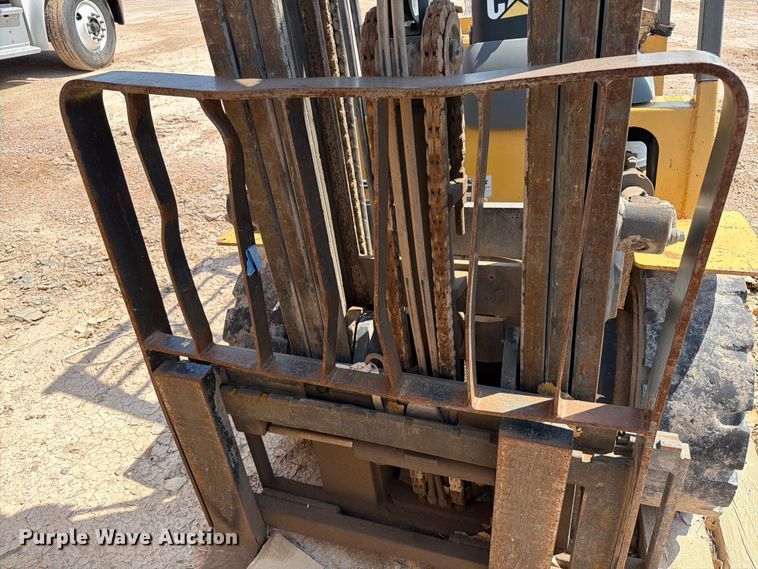 image for item DQ0085 Caterpillar DPL40 forklift