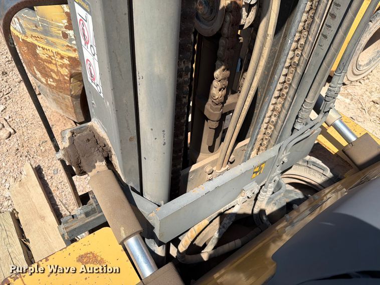 image for item DQ0085 Caterpillar DPL40 forklift