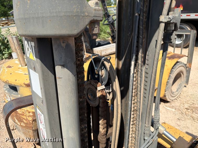 image for item DQ0085 Caterpillar DPL40 forklift