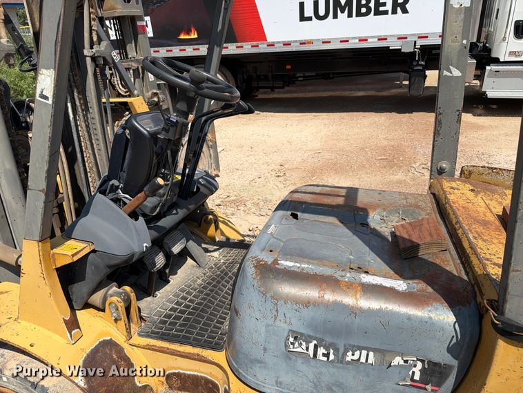 image for item DQ0085 Caterpillar DPL40 forklift