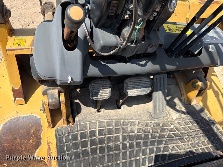 image for item DQ0085 Caterpillar DPL40 forklift
