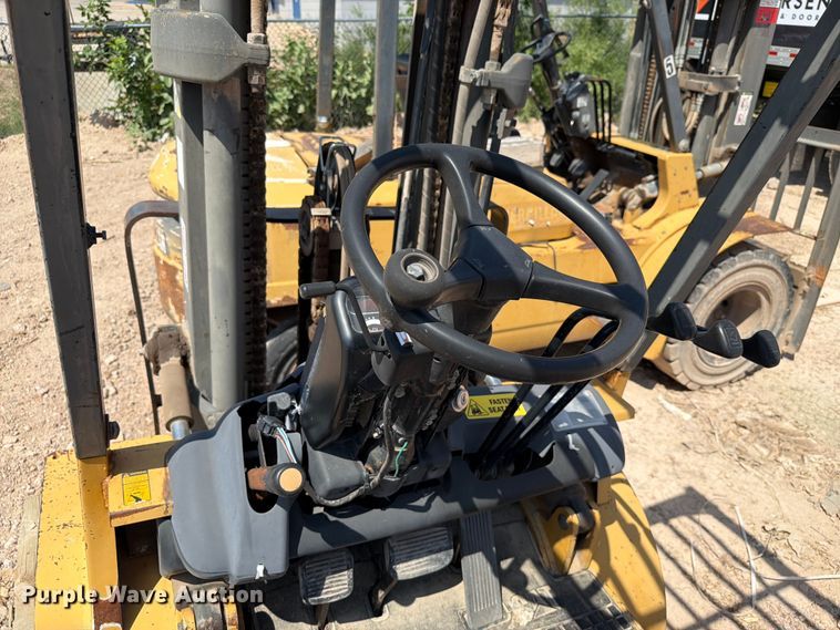 image for item DQ0085 Caterpillar DPL40 forklift