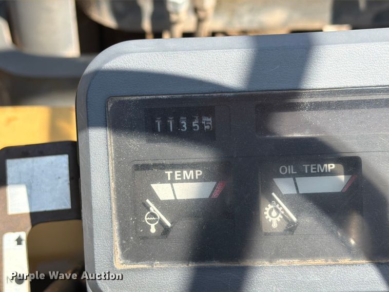 image for item DQ0085 Caterpillar DPL40 forklift