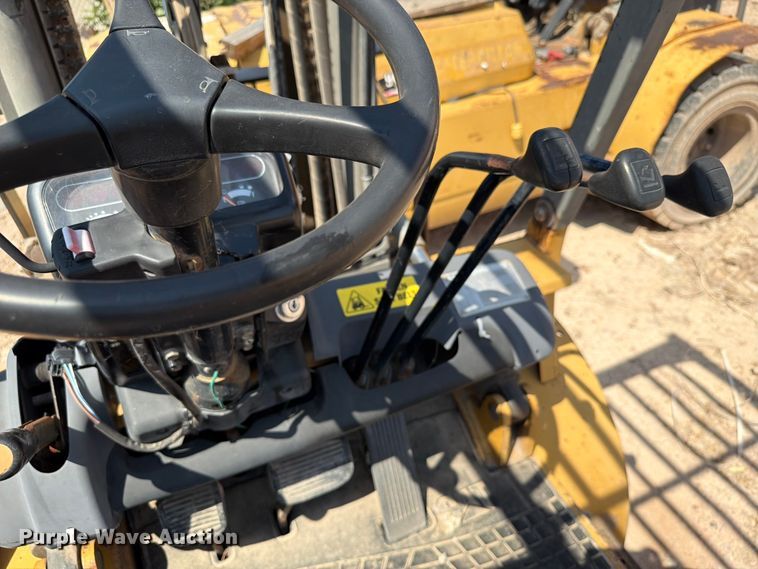 image for item DQ0085 Caterpillar DPL40 forklift
