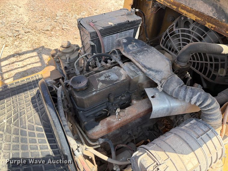 image for item DQ0085 Caterpillar DPL40 forklift
