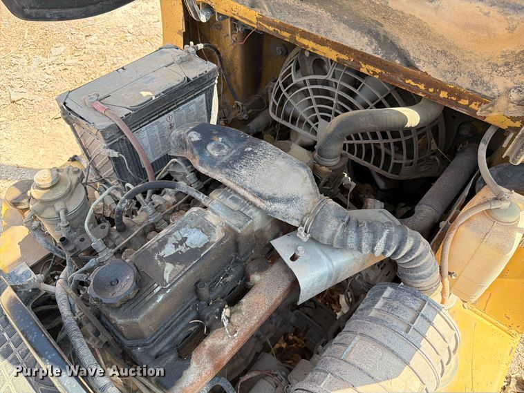 image for item DQ0085 Caterpillar DPL40 forklift