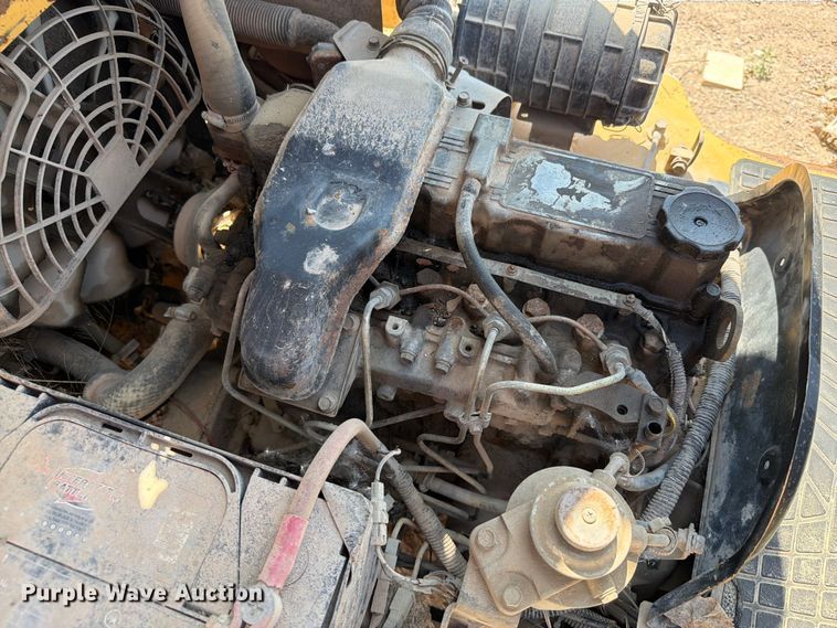 image for item DQ0085 Caterpillar DPL40 forklift
