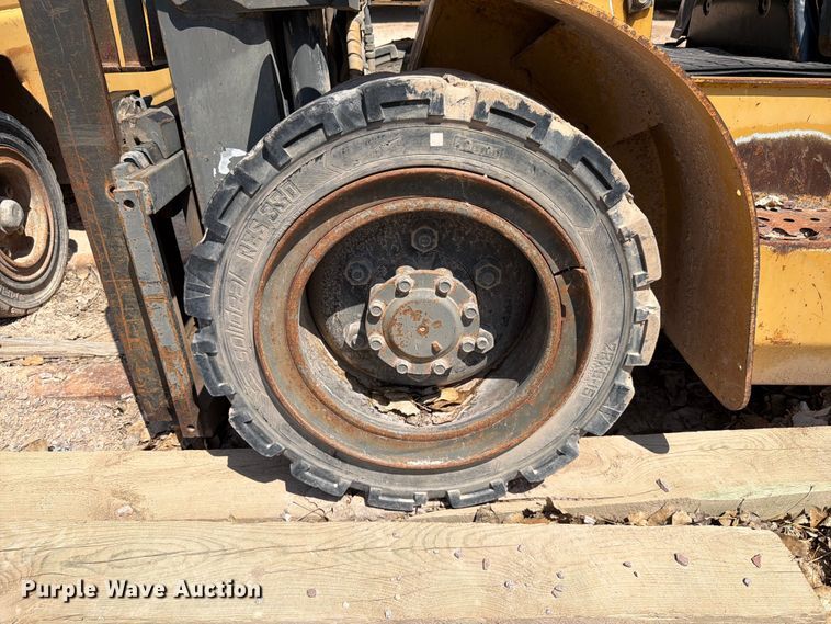 image for item DQ0085 Caterpillar DPL40 forklift