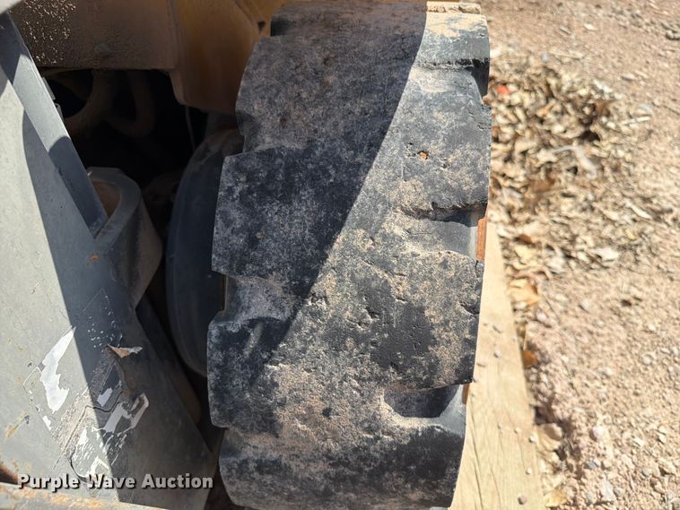 image for item DQ0085 Caterpillar DPL40 forklift