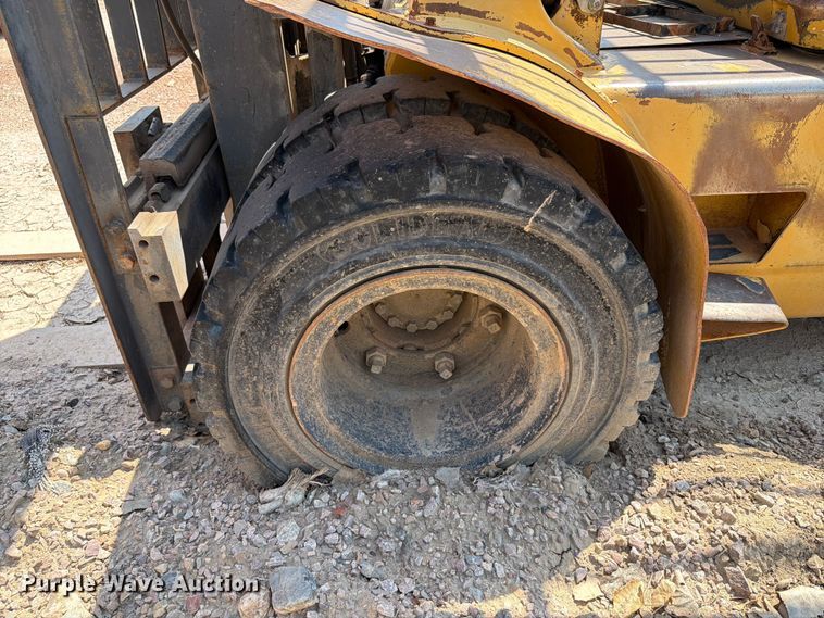 image for item DQ0085 Caterpillar DPL40 forklift