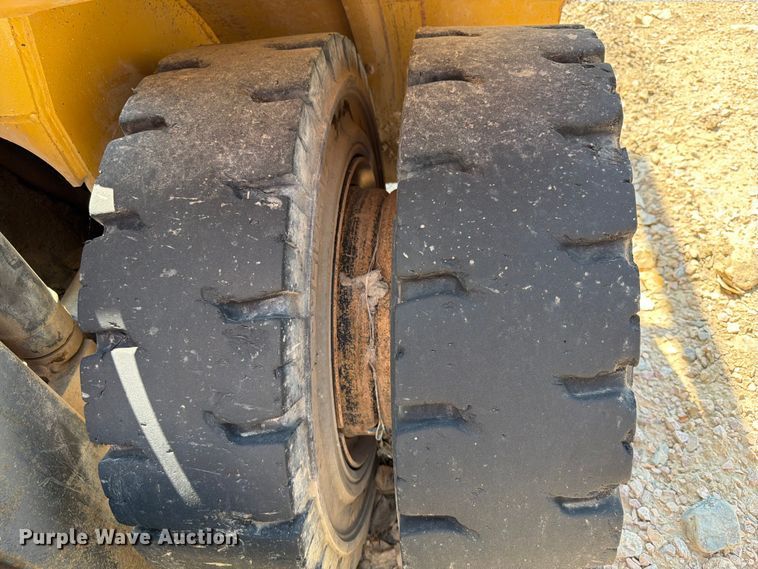 image for item DQ0085 Caterpillar DPL40 forklift