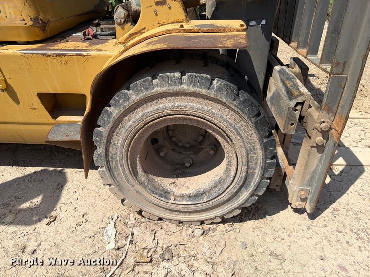 image for item DQ0085 Caterpillar DPL40 forklift
