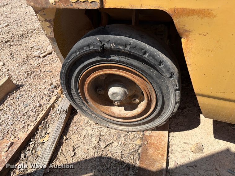 image for item DQ0085 Caterpillar DPL40 forklift