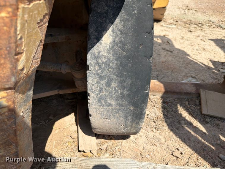 image for item DQ0085 Caterpillar DPL40 forklift