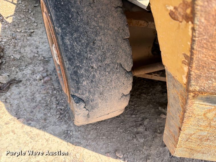 image for item DQ0085 Caterpillar DPL40 forklift