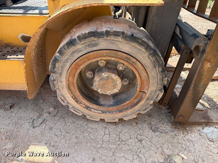 image for item DQ0085 Caterpillar DPL40 forklift